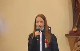 Dziewczyna z mikrofonem