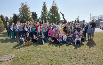 Zdjęcie do Relacja z konkursu pięknego czytania ,,Wiosna w Bibliotece".